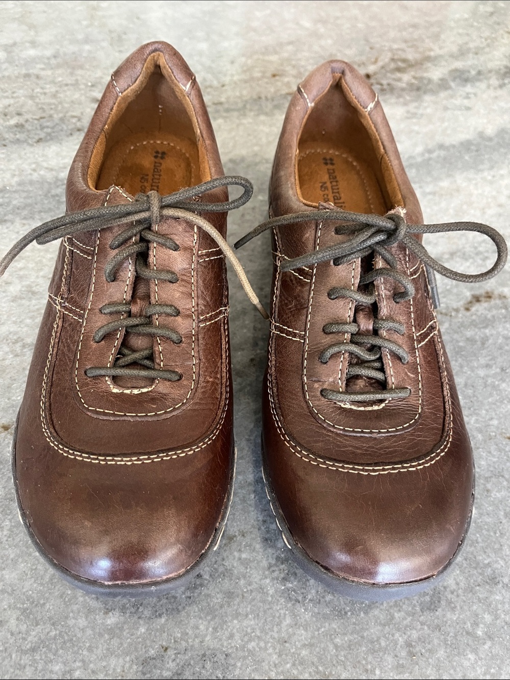 Naturalizer women’s  Brown Leather Lace-Up Oxfords with Contrast Stitching
